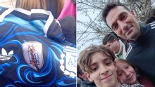 "Tenemos que ir": la familia que desvió su viaje para agradecerle a Scaloni en Pujato y llevarle una carta con un pedido especial