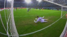 ¡Insólito! Cambeses le atajó un penal a Torres, que salió lesionado tras la ejecución
