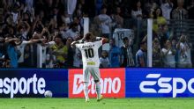 Neymar marca em Santos x Chapecoense e comemora com 'pôquer' após polêmica