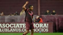 Lanús aprovechó una distracción de San Lorenzo y Valois rompió el cero