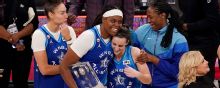Jones y Clark lideran al Team Spoon hacia la victoria en el WNBA All-Star Game
