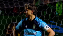 ¿¡Para qué te traje, Sanguinetti!? El blooper del arquero en Banfield vs. Sarmiento