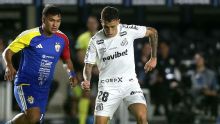 El buen partido de Christian Oliva en la victoria y clasificación de Santos en la CONMEBOL Sudamericana