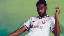Liverpool: Diseño retro para 2026-27 con estampado de boletos viejos