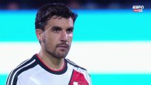 Mauro Arambarri tuvo su primera titularidad en River Plate y tuvo que salir en el entretiempo