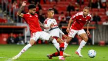 Flamengo sofre contra o Inter, arranca empate perto do fim, mas tropeça pela segunda vez seguida no Brasileirão