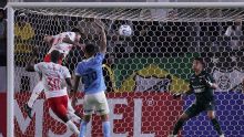 El doble mazazo clave en la eliminación de Sporting Cristal: de la expulsión de Martín Távara al gol de Bragantino