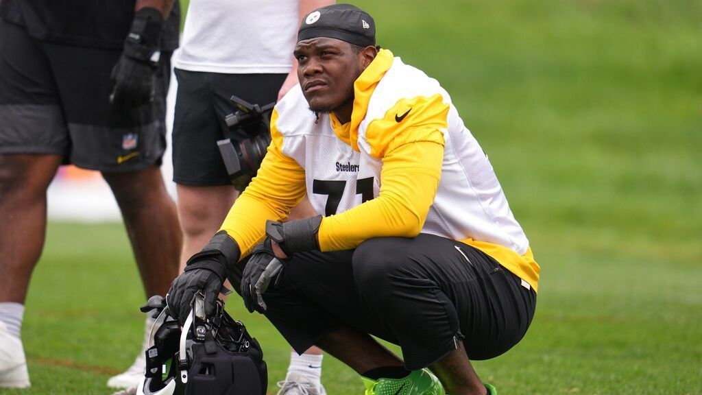 Steelers' Jones cleared after eight months (neck)