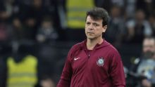 Diniz detona gramado de estádio do Corinthians e dispara: 'Pessoas que cuidam do campo têm que se movimentar'