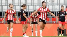 PSV Vrouwen is veel te sterk voor FC Twente en wint voor het eerst de Supercup