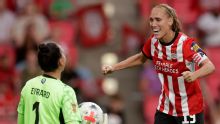PSV Vrouwen-aanvoerder Cayman geniet na winst Supercup: "We ademen voetbal"
