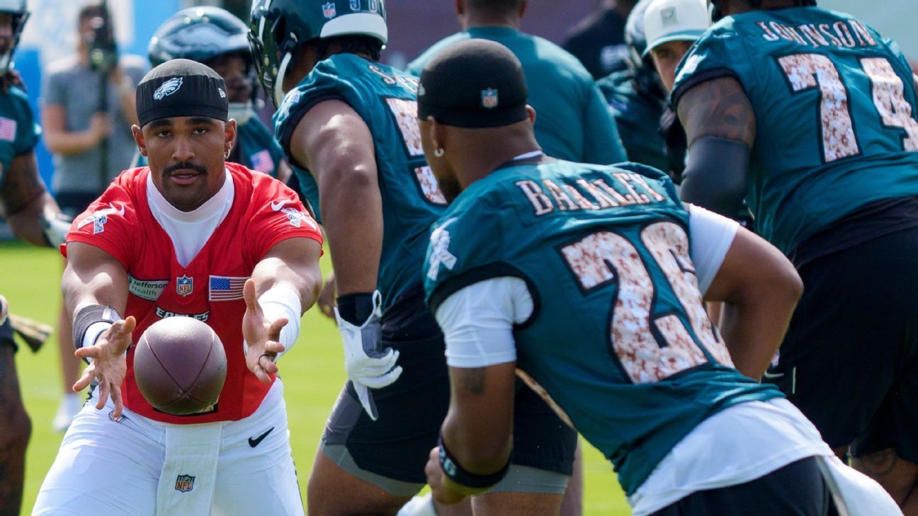 Latest news, buzz from training camps: Tough day for Jalen Hurts; perfect practice for Geno Smith