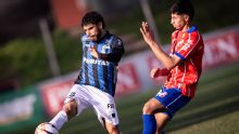 El un partido con tres expulsiones, Central Español y Liverpool empataron sin goles