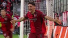 Control y al ángulo: golazo de Cóccaro para Newell's ante Boca en el Torneo Clausura