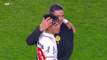 El fútbol uruguayo regaló una de las imágenes del año: el emotivo abrazo entre Jonathan y Agustín Dos Santos