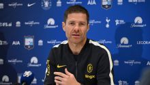 O 'problemaço' envolvendo brasileiro que Xabi Alonso precisa revolver no Chelsea antes do início da Premier League
