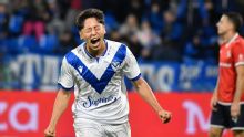 Thiago Aguirre anotó el primer gol de su carrera y adelantó a Vélez ante Independiente
