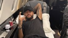 Neymar posta foto deitado em jatinho após classificação do Santos e polêmicas: 'Objetivo concluído'