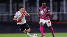 Jhon Arias, el mejor de Santa Fe en el último duelo ante River en 2021