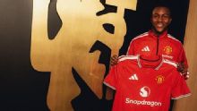 Manchester United presenta al juvenil colombiano Cristian Orozco