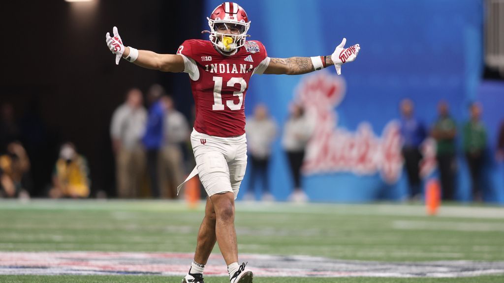 Sources: Indiana edge rusher Wyatt returns