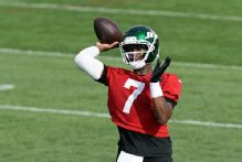 Jets' Geno Smith scratched vs. Bucs due to sore ankle, is day-to-day