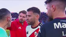 El reclamo de Otamendi al árbitro Gariano: "¿Ustedes son profesionales o no?"
