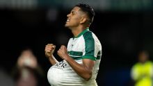 Coritiba vence Chapecoense, encerra jejum e volta ao G-10 do Campeonato Brasileiro