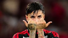 Flamengo domina Vitória, vence com golaço de Pulgar e volta a pressionar o Palmeiras na liderança do Brasileirão