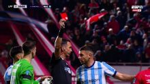 Codazo y roja para Maravilla Martínez en Argentinos vs. Racing