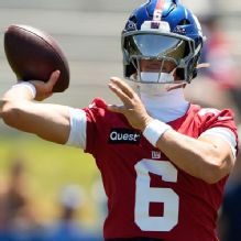 QB Jaxson Dart lauded for inbounds slide at Giants camp