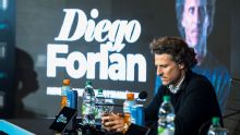 Diego Forlan welcomes potential Luis Suárez return to Uruguay fold