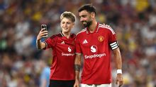 Mazraoui: Pitch invaders show 'big love' for United