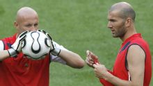 Zidane se reúne en Francia con Barthez, arquero campeón del mundo
