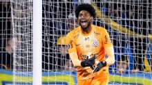 Corinthians se manifesta sobre caso de racismo a Hugo Souza; goleiro revela reação de atletas do Rosario Central