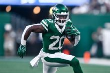 Jets' RB Hall strains right groin, but likely not serious injury