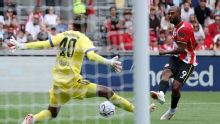 Igor Thiago 'castiga' goleiro ex-Flamengo, e Brentford enfia 7 a 0 no Frankfurt na despedida da pré-temporada