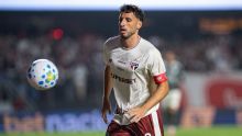 Calleri critica atuação do São Paulo contra o Coritiba e dá razão para protestos da torcida: 'A gente fica p*'