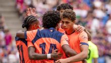 Barcelona golea a Basilea con protagonismo de sus refuerzos y Lamine Yamal