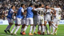 Em jogo marcado por Neymar x Thiago Mendes, Santos 'atropela' o Vasco com gritos de 'olé' em São Januário e vence a 1ª fora no Brasileirão