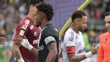 Santos provoca Thiago Mendes por vácuo em Neymar após 3 a 0 sobre o Vasco: 'Essa vitória eu tenho que cumprimentar...'