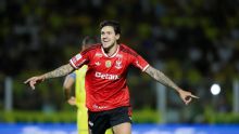 Flamengo goleia o Mirassol fora de casa, aproveita tropeço do Palmeiras e 'derrete' vantagem do líder no Brasileirão
