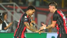 Em jogo com pênalti e gol anulado, Vitória supera Botafogo pelo Brasileirão e aumenta 'crise' no adversário