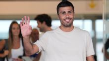 Rodri desembarca em Barcelona, fala em 'sonho' e planeja futuro ambicioso: 'Vamos em busca de tudo o que vem pela frente'