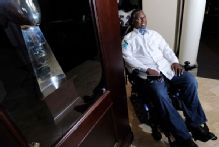 O.J. Brigance, Ravens 'beloved legend,' dies at 56 after ALS fight