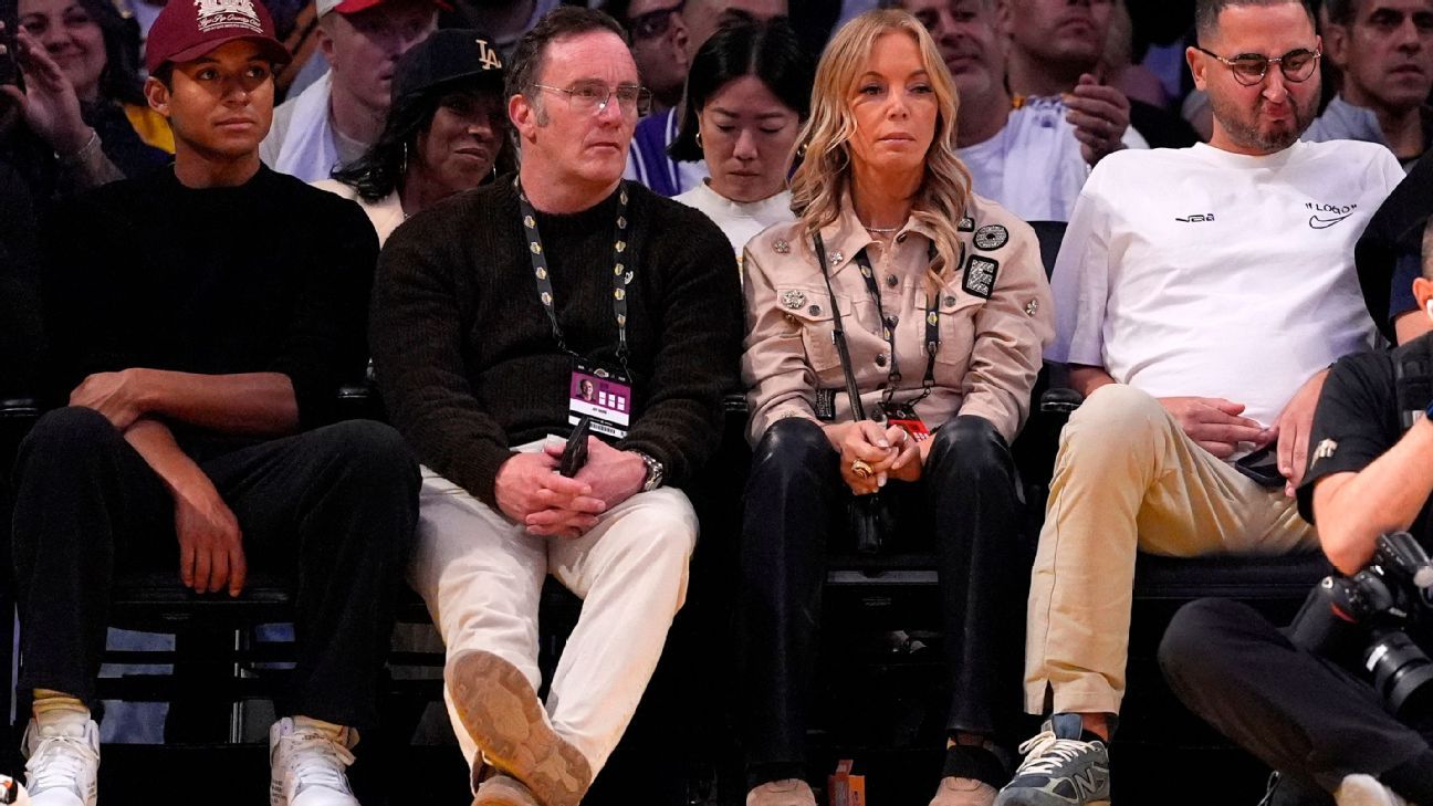 NBA: Demandan a Buss por venta de Lakers