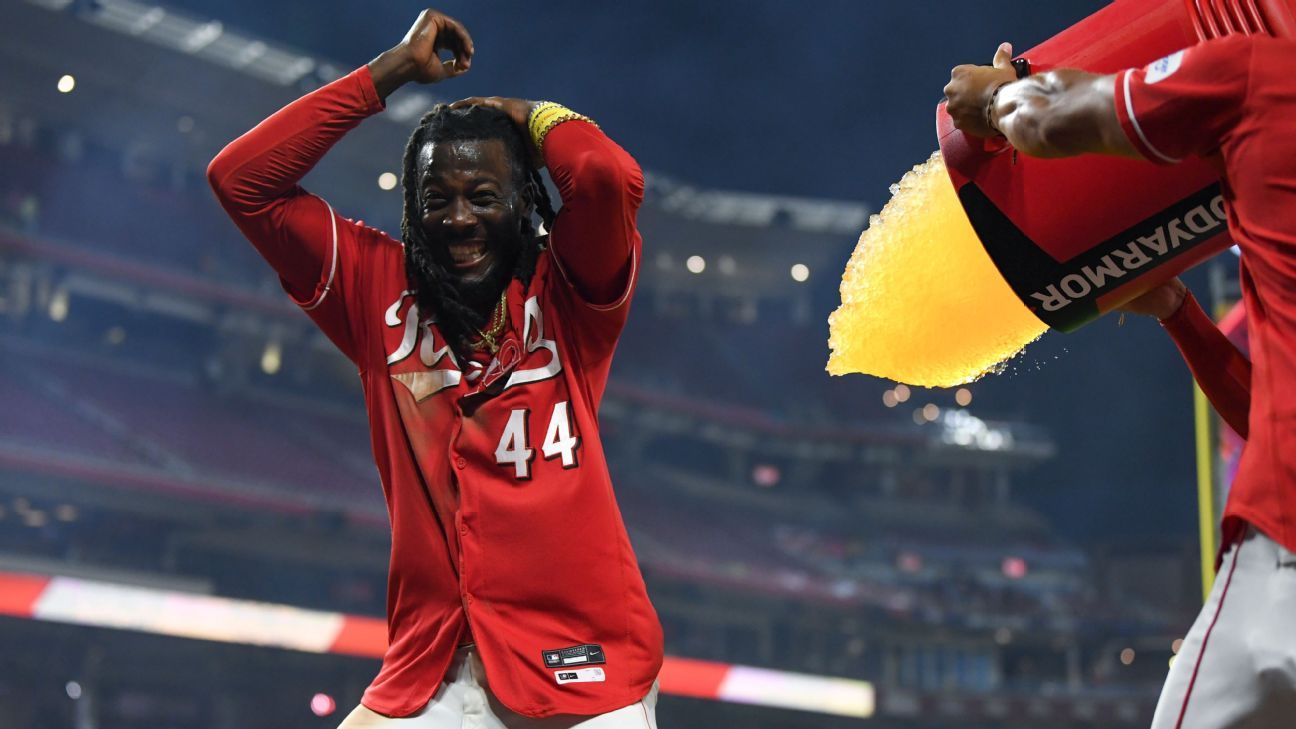 De La Cruz's 1st career walk-off hit lifts Reds in 10