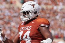 Sources: Texas LT Goosby has bone bruise in knee; status unclear