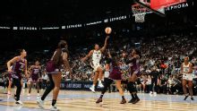 WNBA: Mitchell y Clark establecen récord en victoria de las Fever