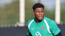 Aston Villa confirmó los fichajes de Suzuki y Ruggeri
